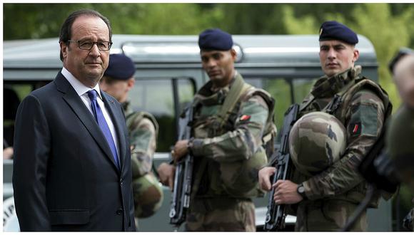 François Hollande condena "vil atentado terrorista" del Estado Islámico en iglesia de Francia