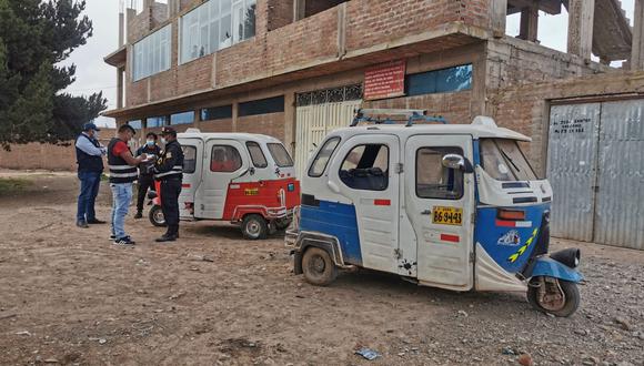 Los policías, además de recuperar las unidades, intervinieron a cuatro personas. (Foto: Difusión)