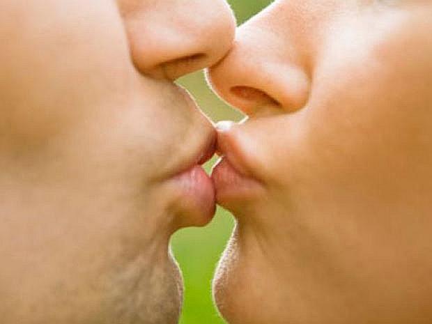 Día Internacional del Beso: ¿Cuál fue tu primer beso? 