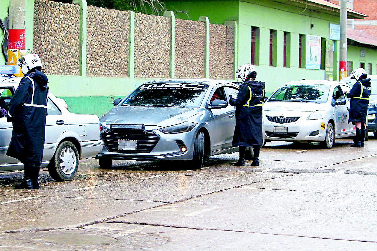 ​Retienen 58 licencias y se impuso 169 papeletas a conductores infractores