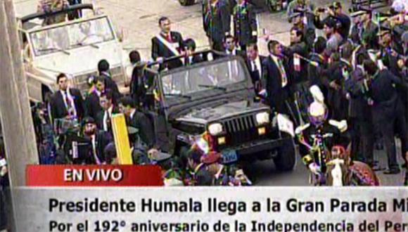Ollanta Humala: Llegó en un jeep y saludando en la Gran Parada Militar  