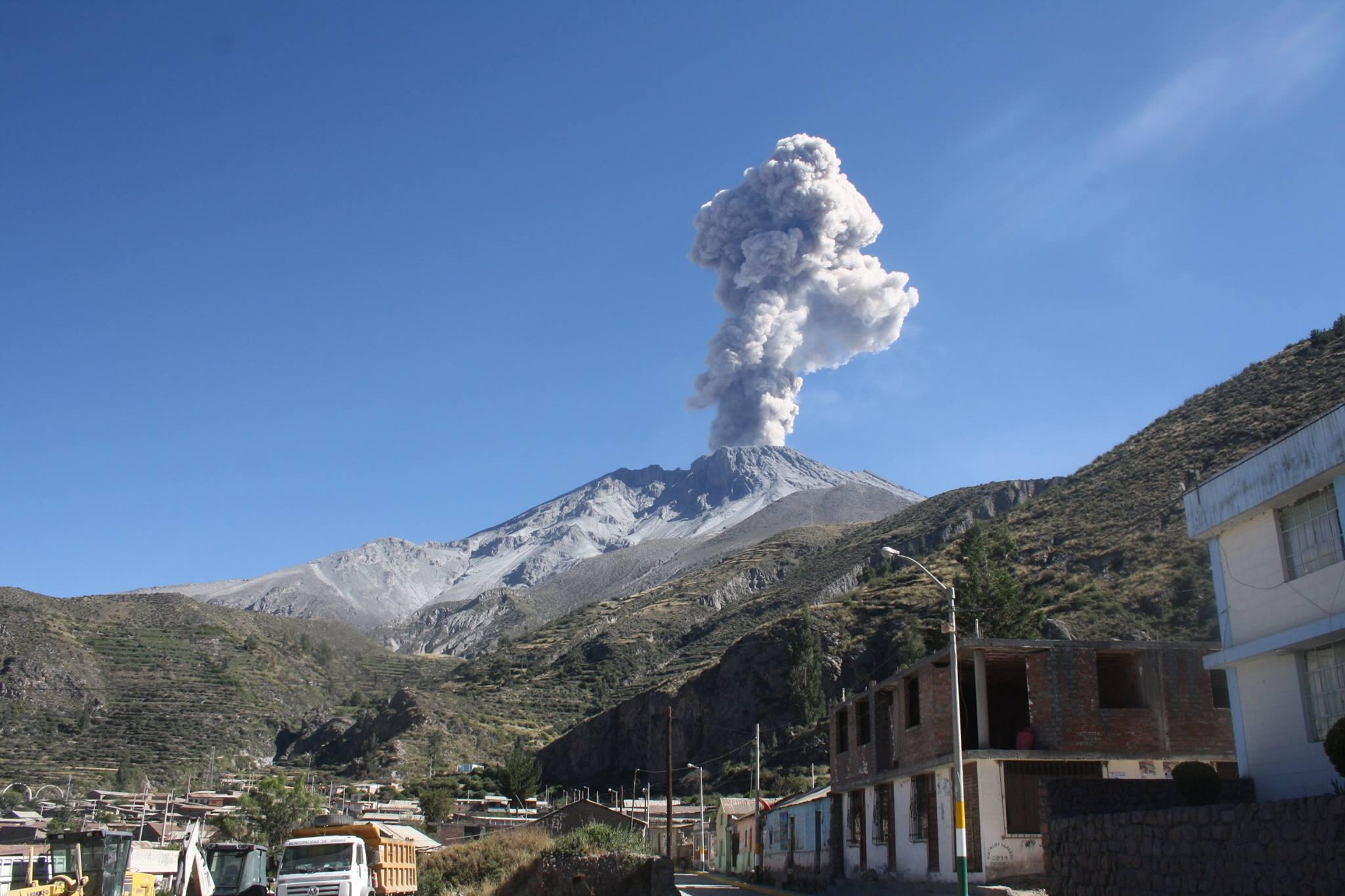 Moquegua: Volcán Ubinas presenta ligera actividad pero advierten de lahares