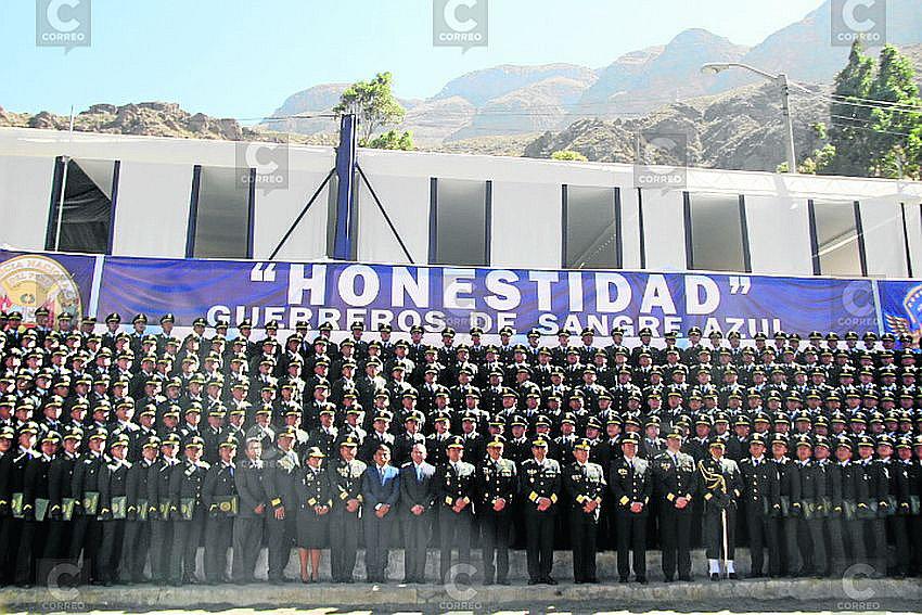 Tras un año y 9 meses egresaron 312 de la escuela de Charcani