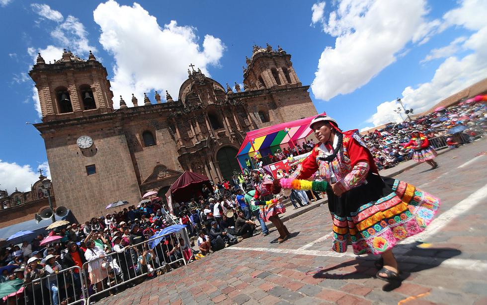 Cusqueños y turistas celebraron así el último día de Carnavales (FOTOS)