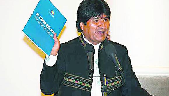 Evo Morales dona 100 mil copias de "El Libro del Mar"