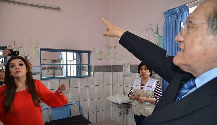 Ministro de Salud da “jalón de orejas” por deficiencias en el Goyeneche