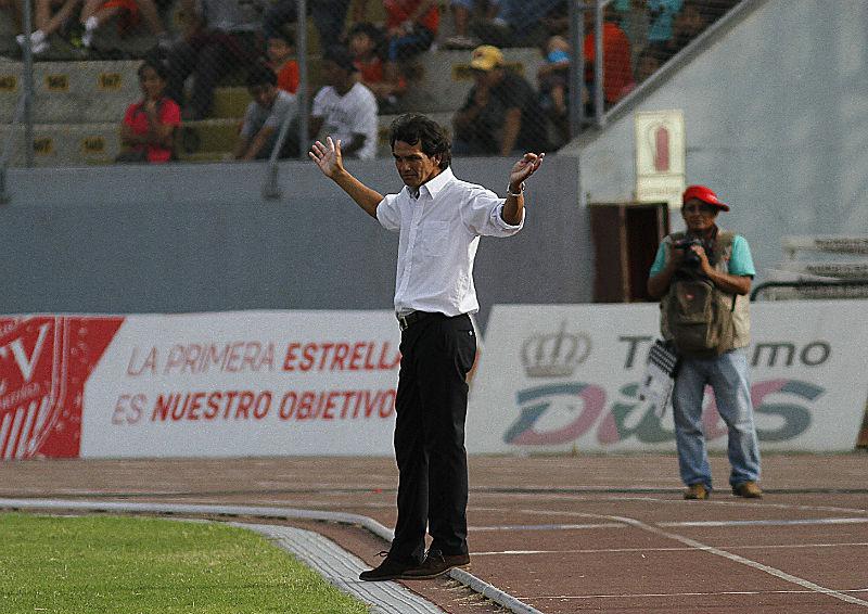 Franco Navarro molesto porque no convocaron a jugadores de la Vallejo