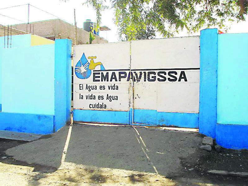 Buscan solución a lío de trabajadores en EPS Nasca