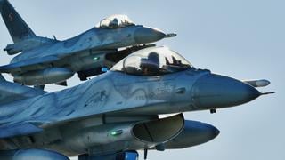 Dos cazas F-16 escoltaron a la selección de Polonia hacia Qatar (VIDEO)