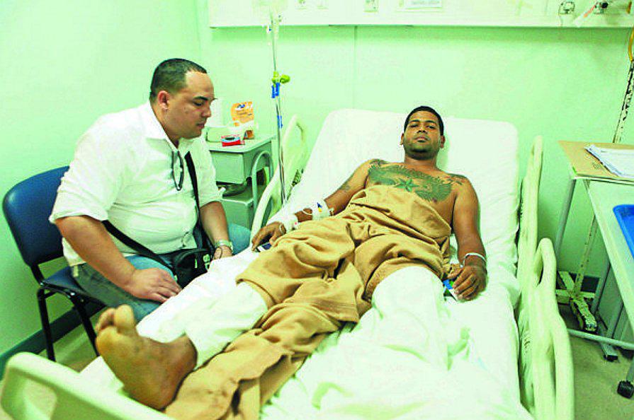 Arica: dominicano que pisó mina antipersonal en la frontera se recupera lentamente