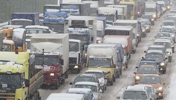 Rusia: Nevadas bloquean carreteras por 72 horas