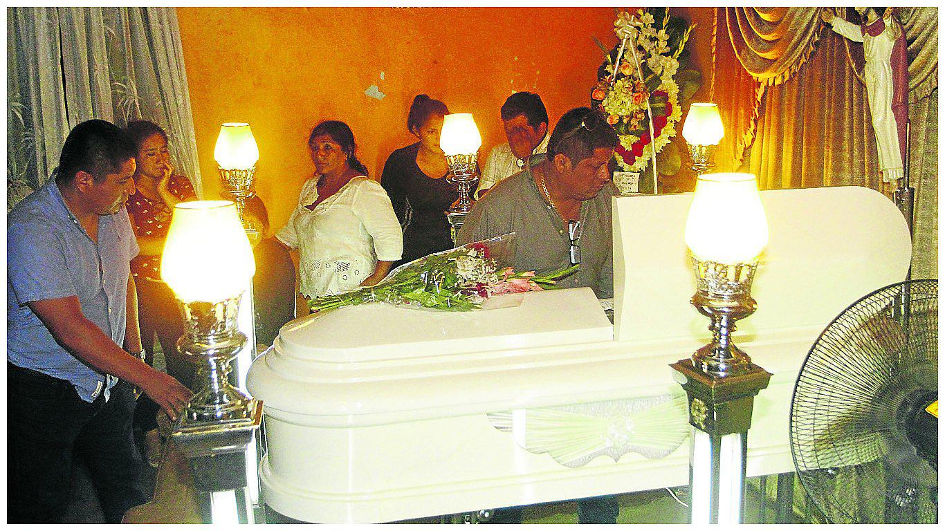 ​‘Clavito’ deja mensaje ante la tumba de Grace: "Encontraré al culpable de tu muerte" 