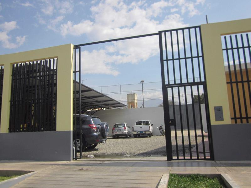 Anticorrupción investiga a oficial que usó carro para ir a jugar fulbito