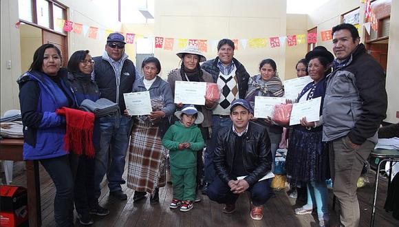 Mujeres de zonas altoandinas de Cusco son certificadas en producción textil