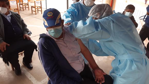 Personas mayores de 60 años se inmunizaron en Tacna