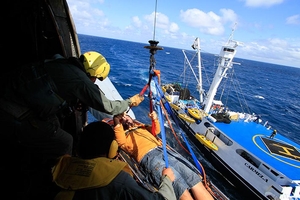Marina de Guerra rescató a pilotos heridos por caída de helicóptero