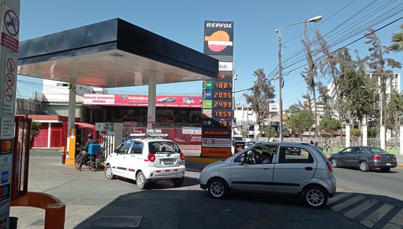 Precio de combustibles sigue bajando en Arequipa (FOTO: Yorch Huamaní)