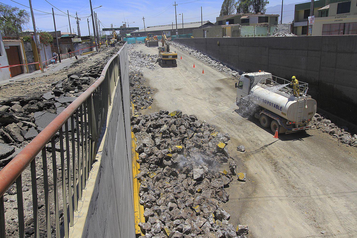 Obras de la Variante de Uchumayo se paralizan para atender emergencias