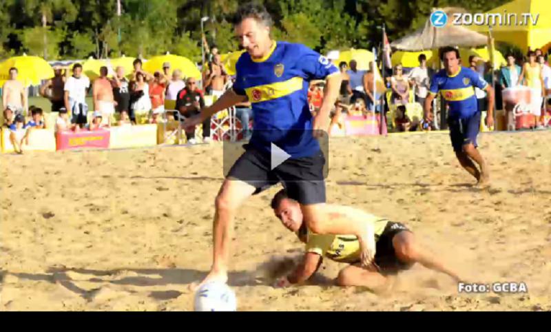 Argentina: ​Presidente electo Mauricio Macri mete golazo de tiro libre (VIDEO)