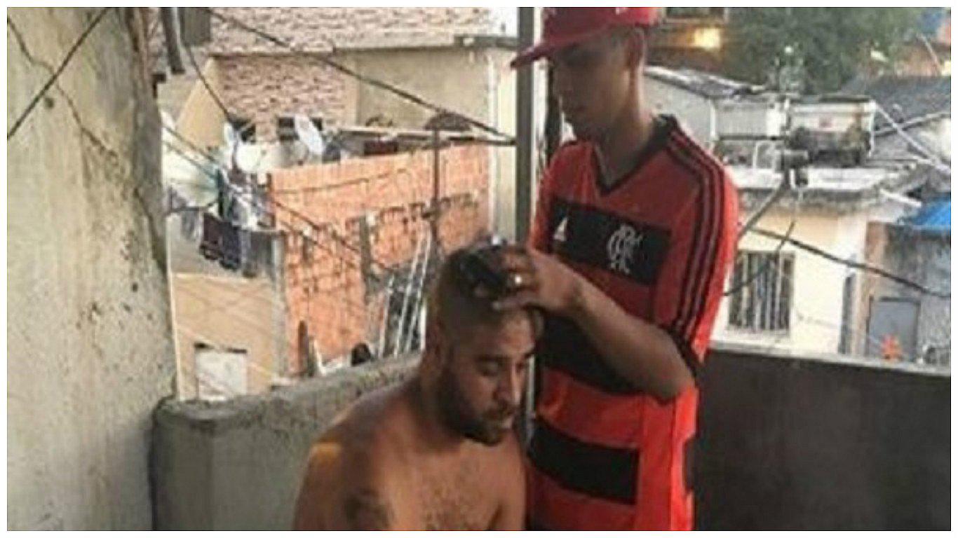 ​Adriano, ex seleccionado de Brasil, termina sus días en una favela