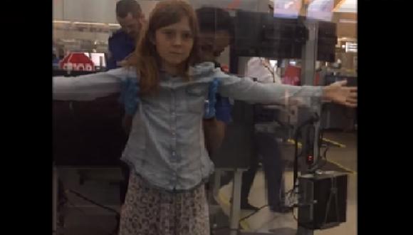 ​YouTube: Inspección intensa de niña en aeropuerto causa indignación 