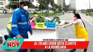 “América Hoy”: ‘Giselo’ pide a serenazgo que desaloje a ‘La Herbolaria’ por vender emoliente en plena avenida | VIDEO