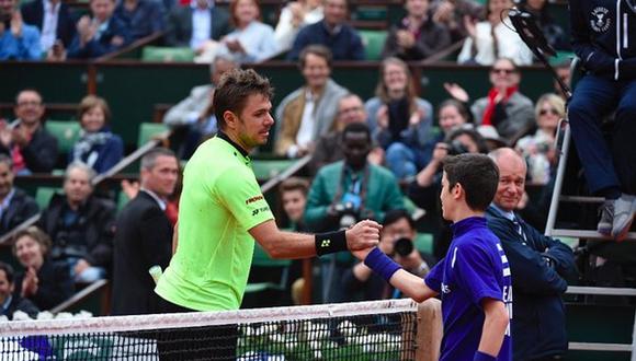 Roland Garros: Stan Wawrinka pide a recogepelotas que pelotee con él mientras atendían a rival  (VIDEO)