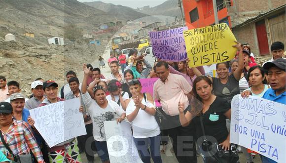 ​Pasamayito: Vecinos hacen plantón exigiendo se asfalte vía que une Comas y SJL
