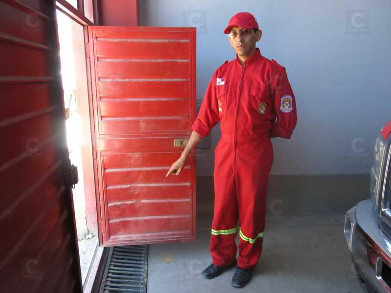 VIDEO: Ebrio agrede a bombero en la Compañía N° 74 de Moquegua