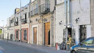 Ciudadanos critican fachada de casona alternada con chimeneas en el Centro Histórico