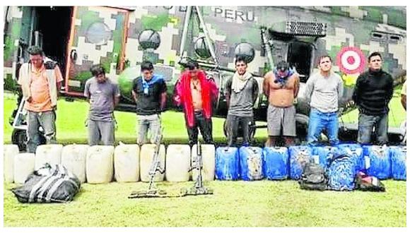 Asháninkas y policías capturan a banda que llevaba 828 Kg de cocaína en bidones