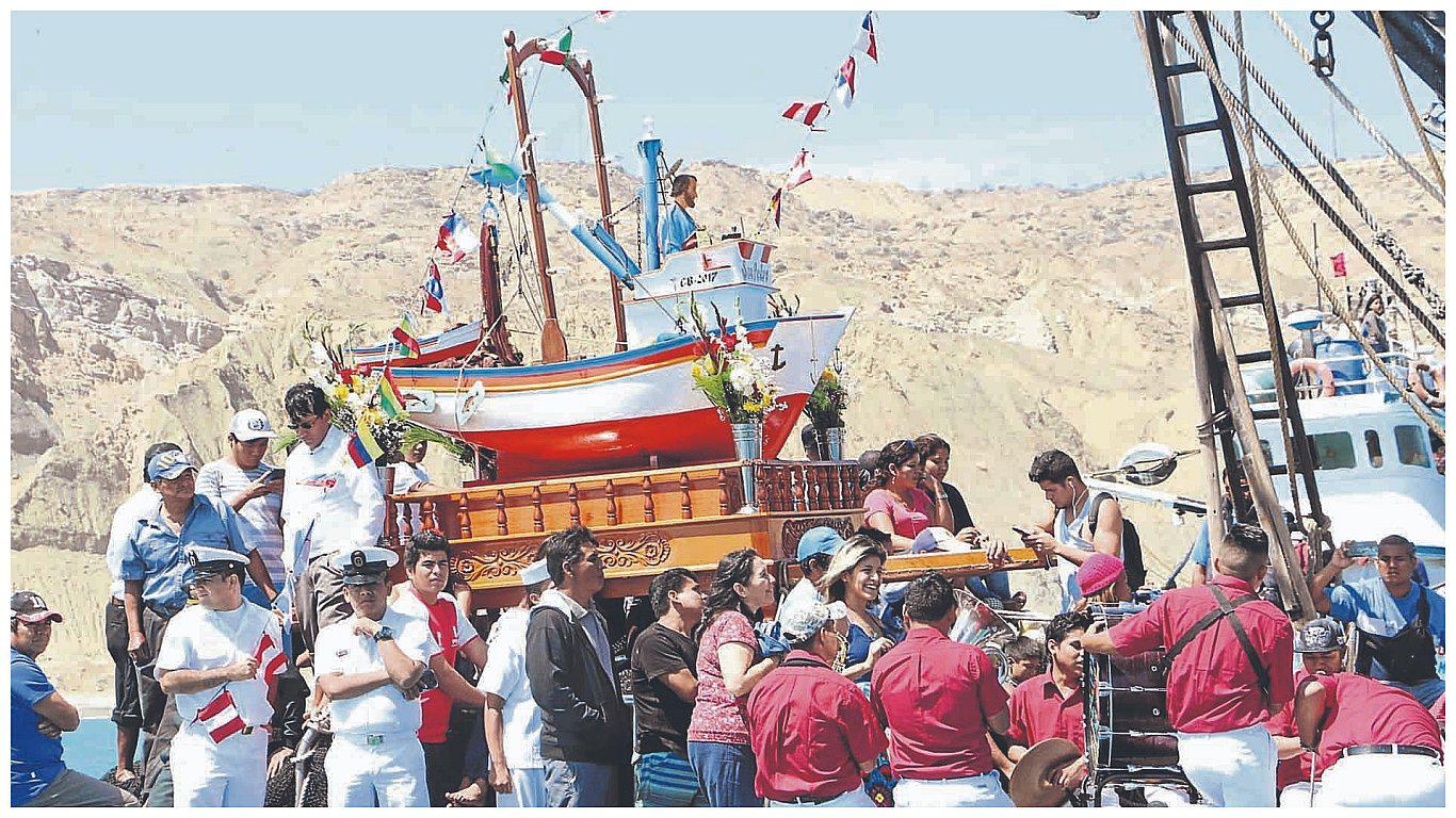 Pescadores celebran su día con la tradicional procesión de “San Pedro y San Pablo” 