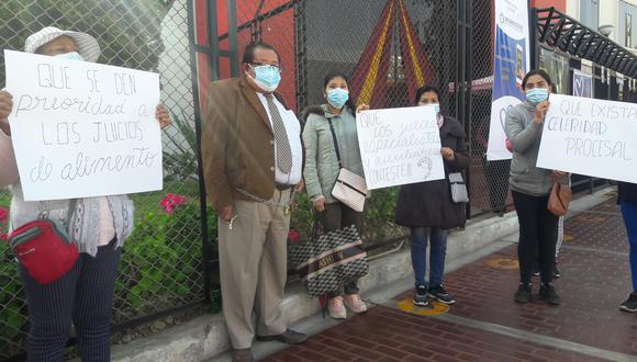 Hasta el frontis del Poder Judicial en Tacna llegaron los manifestantes. (Foto: Correo)