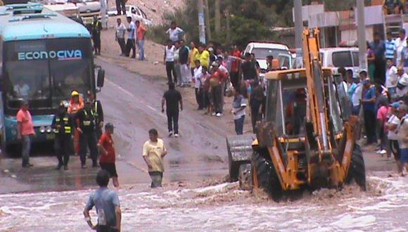 Cientos de vehículos quedaron varados en Ocoña por desborde de río