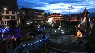 Encienden luces navideñas en Parque de la Identidad Wanka por celebraciones de aniversario 