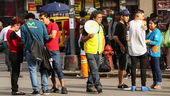 Osiptel emplaza a empresas para que no venden chips en la calle/ Foto: El Comercio