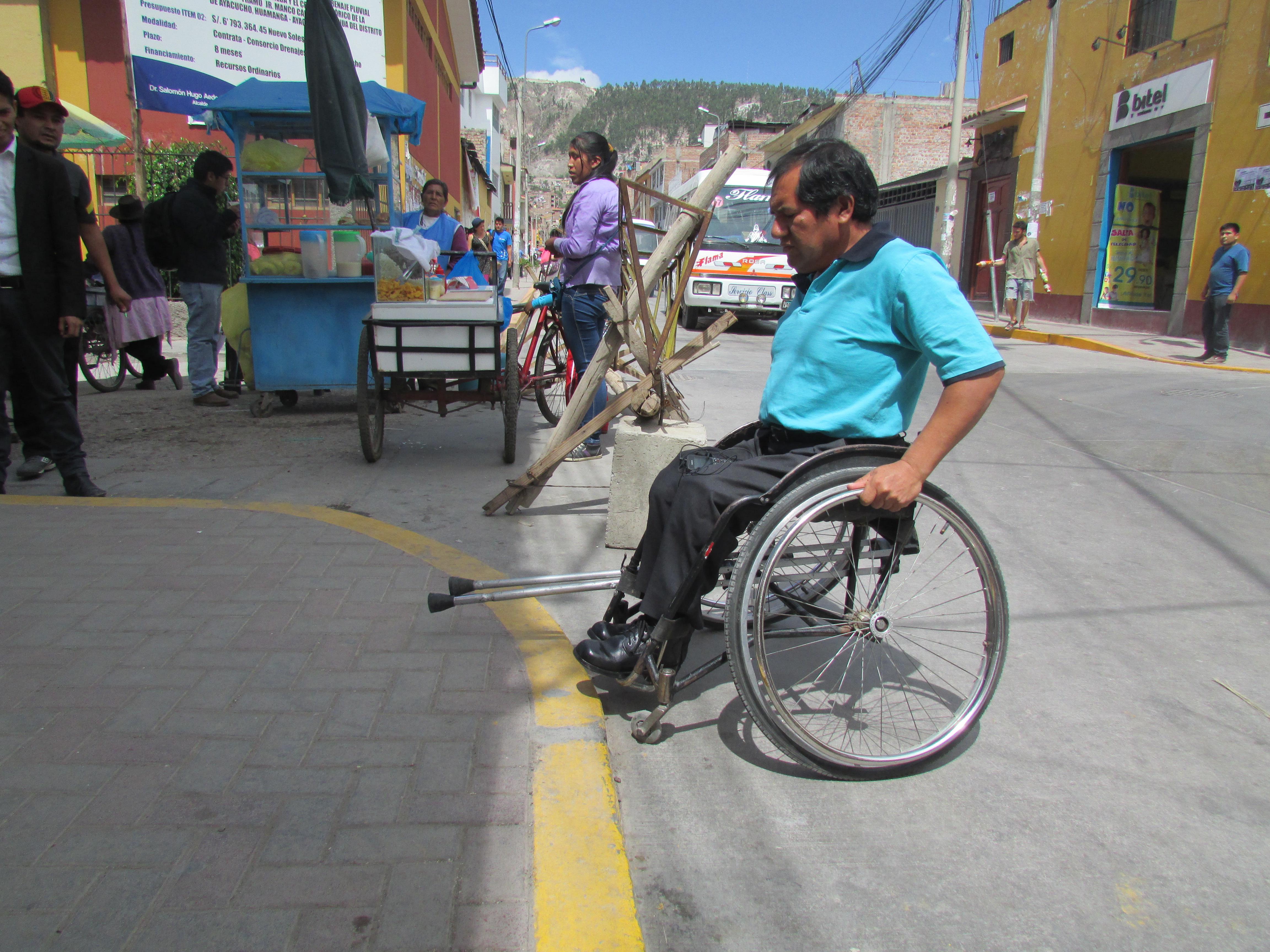 Obras del drenaje no cuentan con rampas para personas con discapacidad