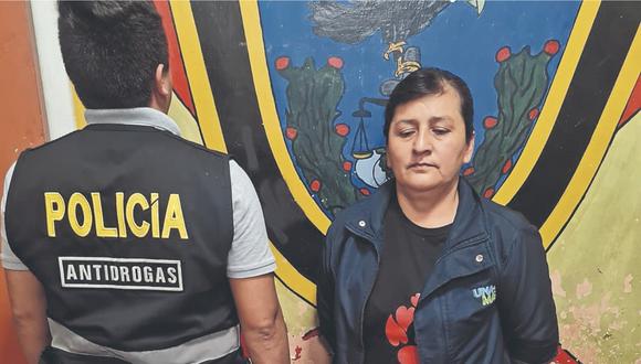 Nory Hayde Dávila Sarmiento iba como pasajera de un ómnibus interprovincial y los policías al revisar su equipaje le hallaron en su interior PBC.