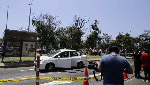 Una familia fue asesinada cerca de un centro comercial y a plena luz del día en el distrito de San Miguel. Foto: GEC