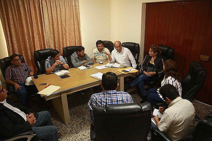 Viviendas tienen conexión de tuberías de desagüe a canal de regadío  en Laredo 