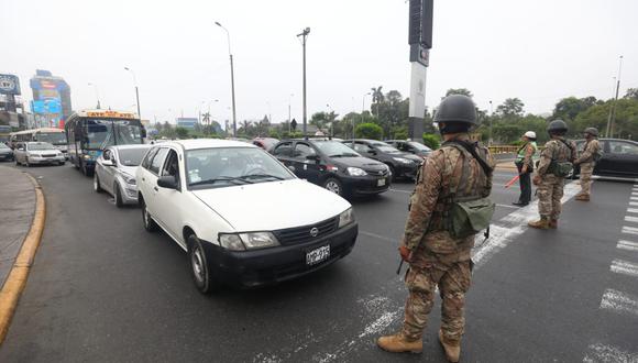 Ejército del Perú y la Policía cerraron el acceso a los vehículos a la Vía Expresa del Paseo de la República. (Fotos: Gonzalo Cordova/GEC)