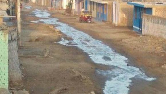 Colapsa buzón de desagüe en la calle César Vallejo de El Milagro (VIDEO)