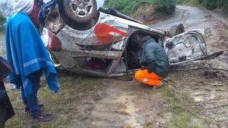 Piura: Huaico arrastra un auto en vía Canchaque- Huancabamba