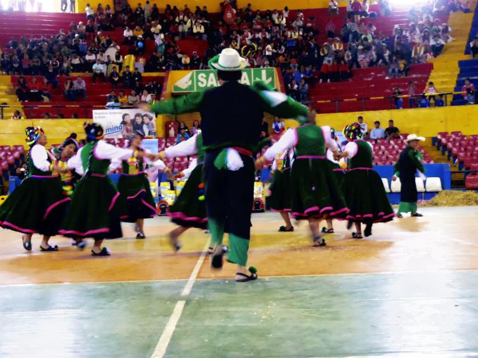 Escolares con talento en danzas (Fotos)