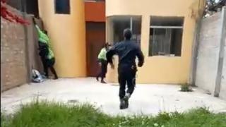 Policías trepan pared para detener a infractores que trataron de escapar por los techos en Junín (VIDEO)