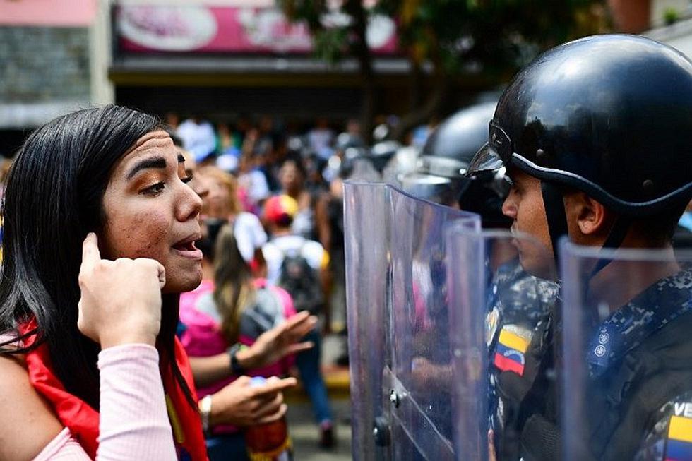  Venezuela: ​Opositores y chavistas marchan bajo tensión y caos por apagón (FOTOS)