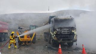 Minera Hudbay en Cusco denuncia que sus volquetes fueron incendiados