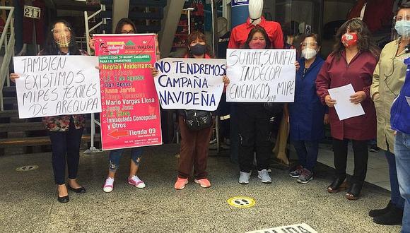 Empresarios textiles de Arequipa protestan haciendo un plantón