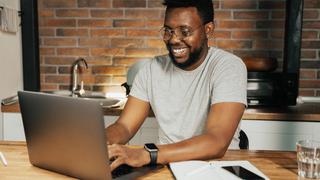 Cómo cuidar la vista durante el teletrabajo si ya tienes 40 años