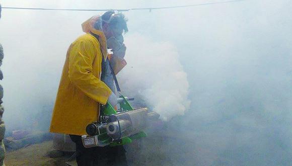 Fumigan 1500 casas del pueblo joven Villa María